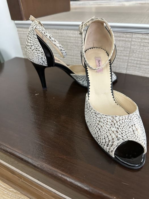 Pantofi cu toc dama marime 36