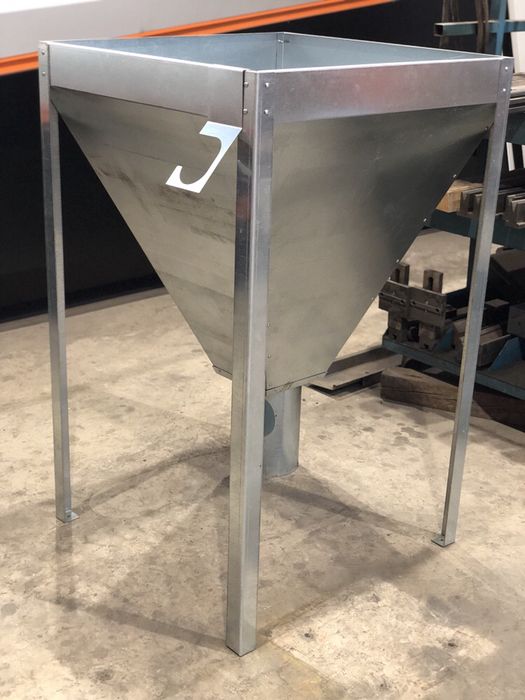 Бункер /бункери за пелети цената е 141 €  с ДДС