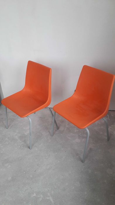 Стул крепкий оранжевый