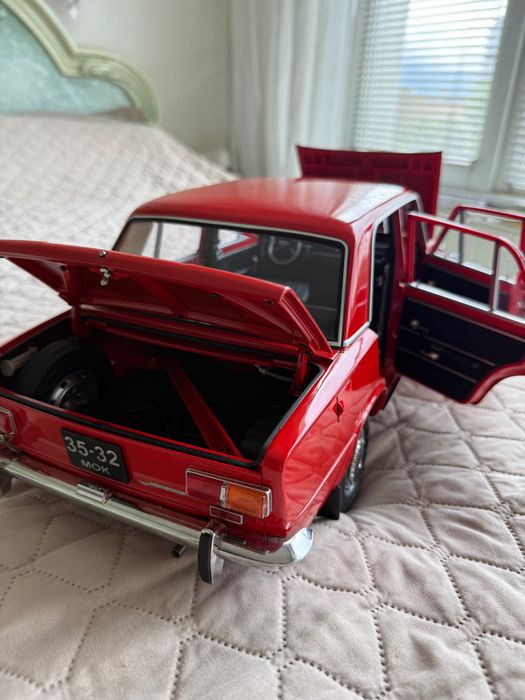 Метален модел на Жигула (ВАЗ 2101) – мащаб 1:8, с работещи светлини