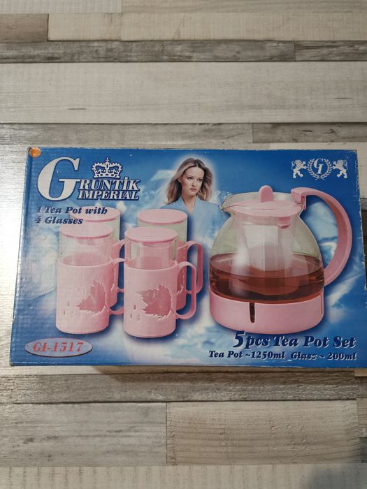 Сервиз за чай с кана
