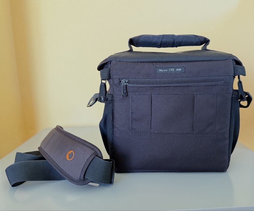 Чанта за фотоапарат Lowepro Nova 170 AW