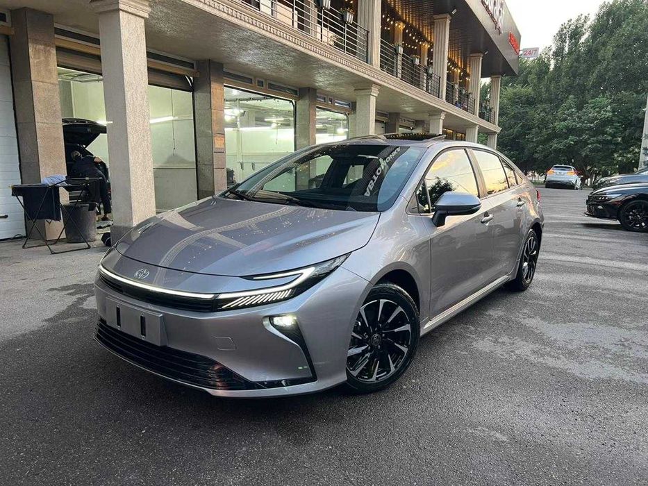 Шикарная toyota corolla гибрид 2026