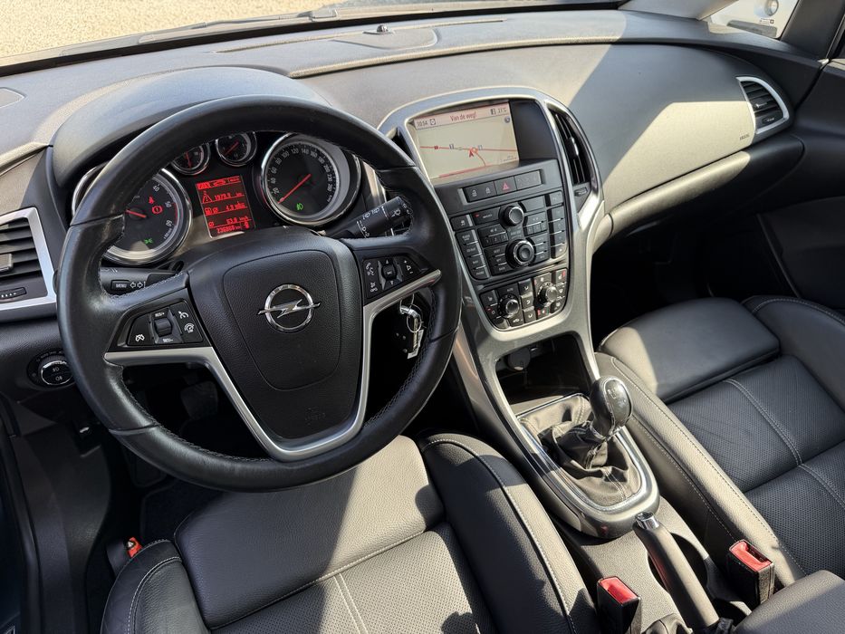 Opel Astra J COSMO 1.7CDTI 2013 Euro 5 Clima/Navi/Bi Xenon/Daylight Led