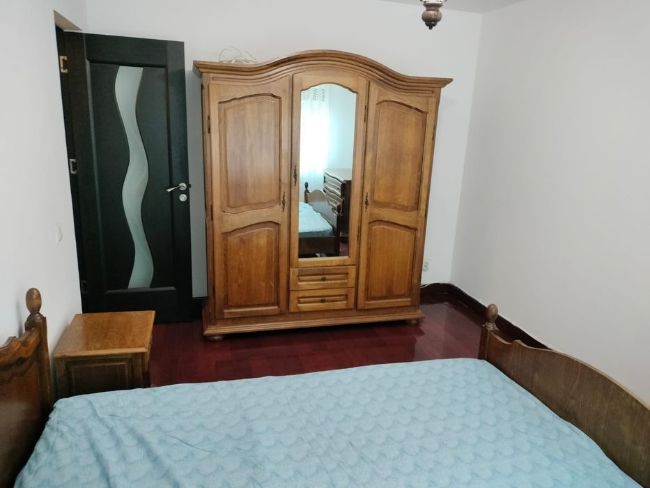 Inchiriez apartament  2 camere zona Biserica Noua