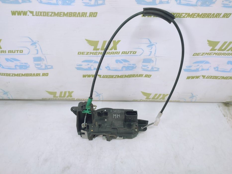 Broasca incuietoare dreapta fata 13220370 Opel Astra H  [din 2004 pana  2007]