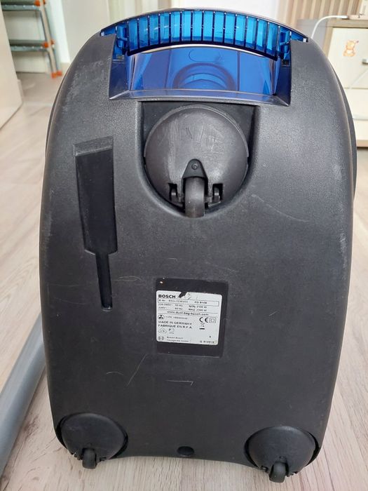 Aspirator Bosch in perfecta stare complet.