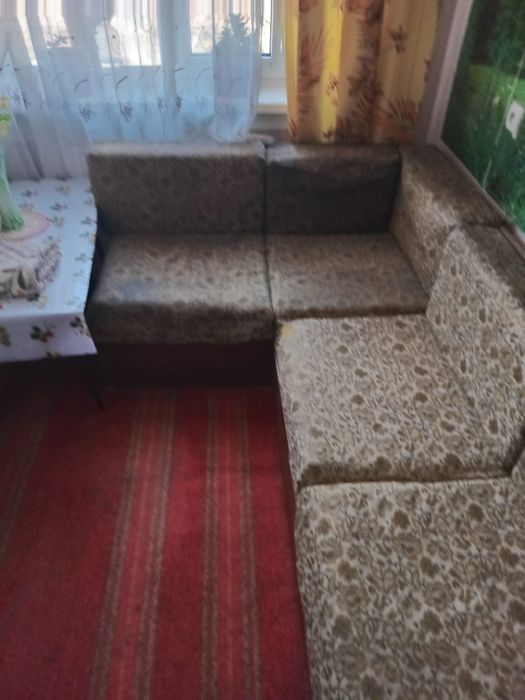Отдам бесплатно диван.