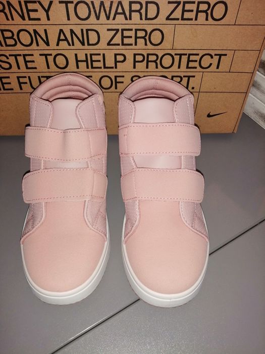 Сникърси с велкро закопчаване от Sinsay No 33