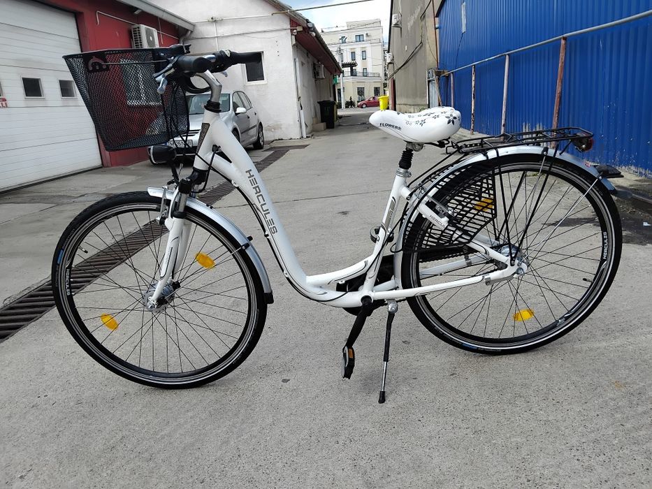 Vând bicicleta din aluminiu pentru damă