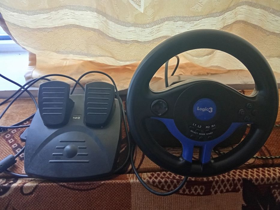 Vând și eu volan cu pedale pentru ps 2