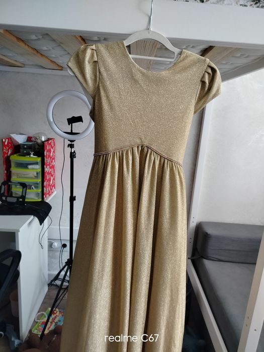 Праздничное платье насилось 1 раз