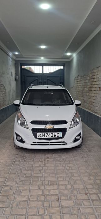 Spark rangi oq yili 2015