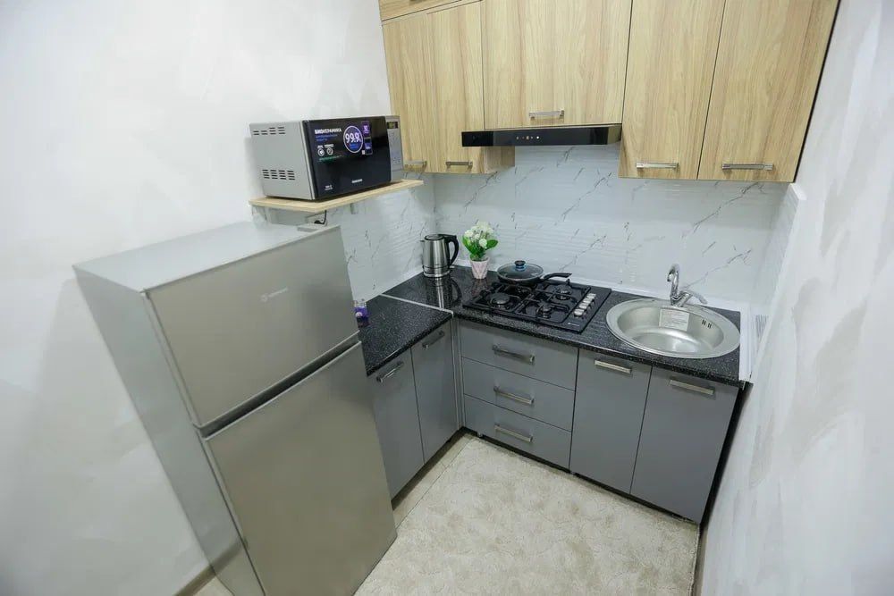 Срочно  Продаётся Ц5 1в2/2/4  с мебелью техникой ремонт хороший !