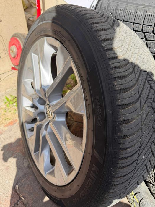 Set jante originate Toyota, 19 inch cu anvelope Hankook all seasons 225/55R19 dot 2024 Toyota Rav 4, dupa 2018..Pret 5500 ron. Negociabil