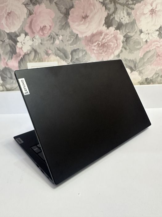 Lenovo V15 i5-1135G7 2.4GHz 8gb/512ssd Geforce MX350