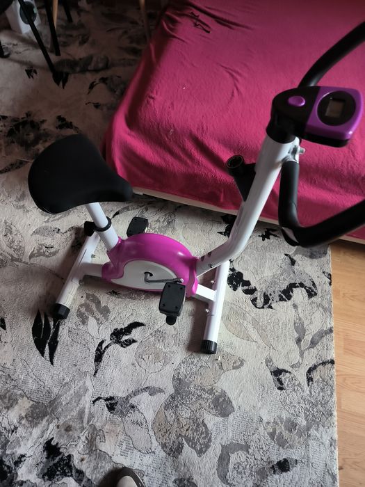 Bicicletă Fitness Compactă, Mov – Ideală pentru Acasă, Ecran LCD