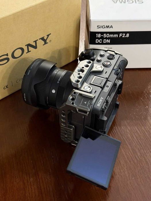 Продаю свою Sony FX30 с Sigma 18-50 2.8