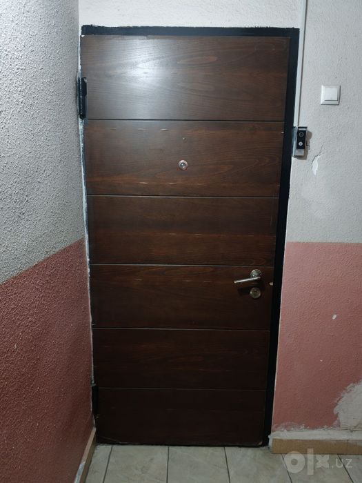 Продам входную дверь