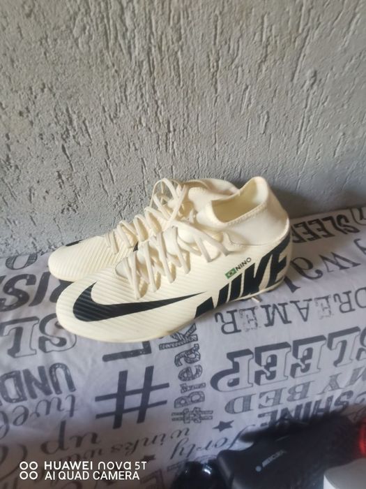 Ghete de fotbal Nike mercurial.