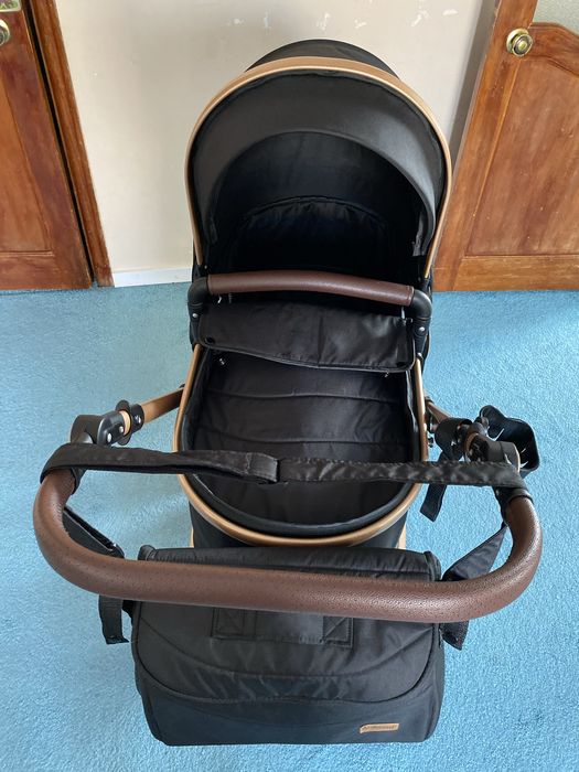 Продам коляску белеку черная