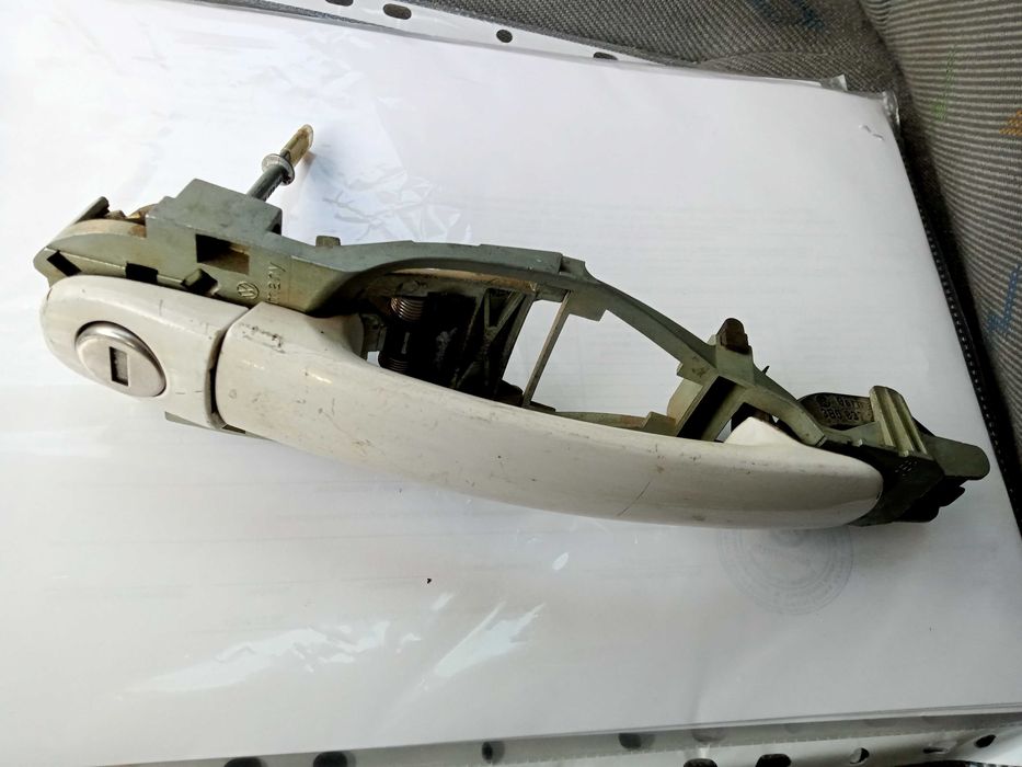 Наружная ручка двери