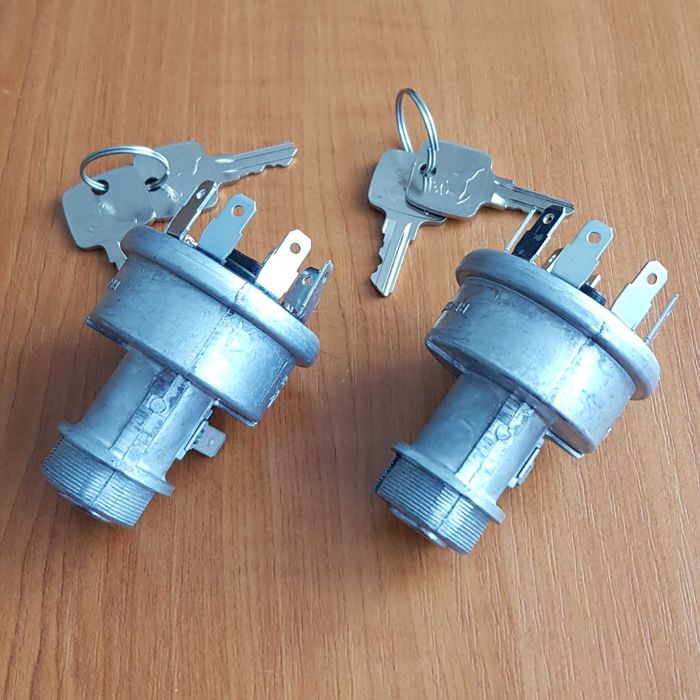 Contact cu 2 chei pentru tractoare John Deere seria 5000