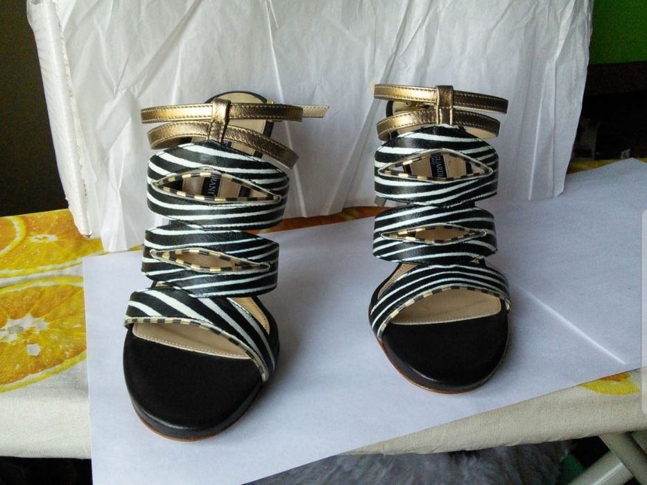 Продам итальянские босоножки