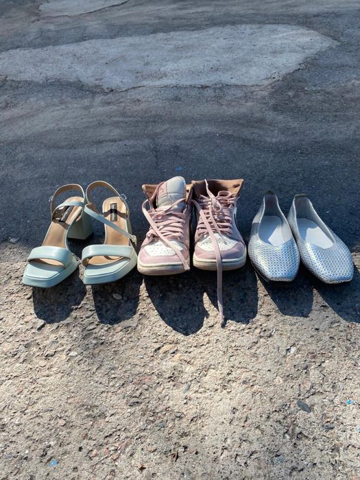 Отдам даром женскую обувь