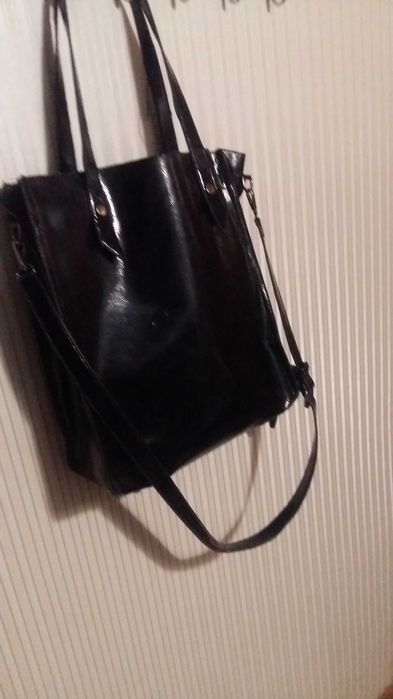 Сумка чёрная лаковая