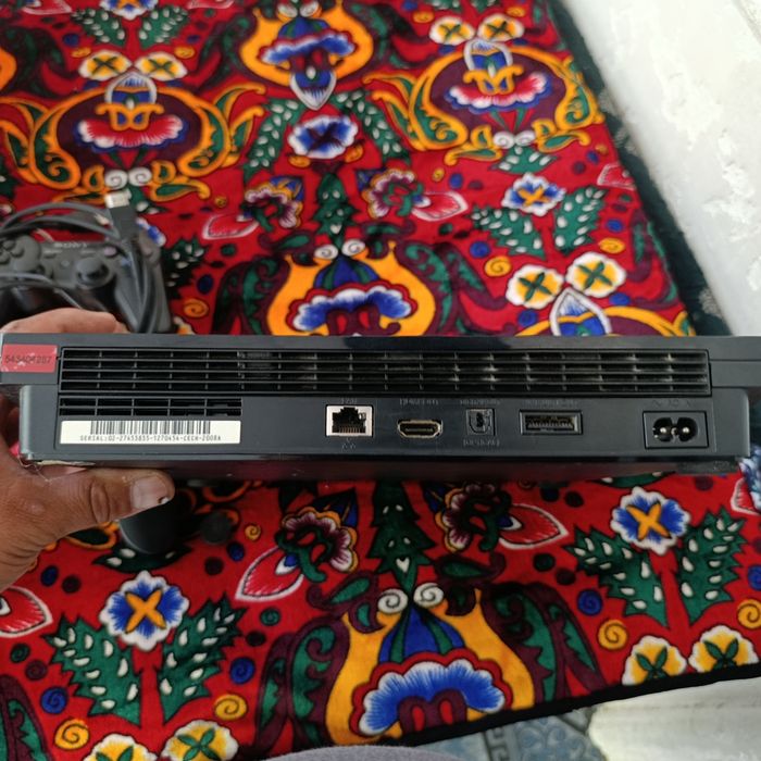 Ps3 sotalidi holati yaxshi bir qoʻl ishlatilgan oʻyinlari bor