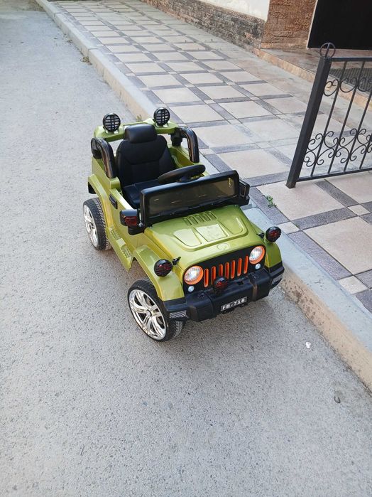 Детский электромобиль