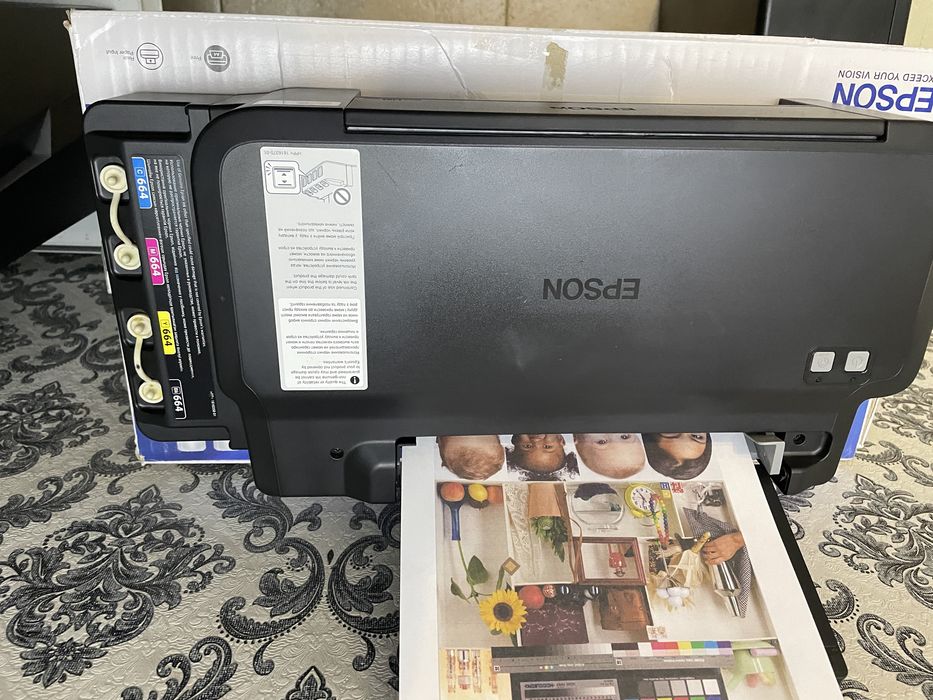 принтер Epson L121, цветной