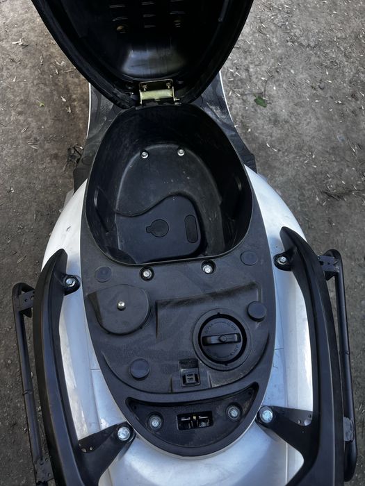 Продам скутер макси.