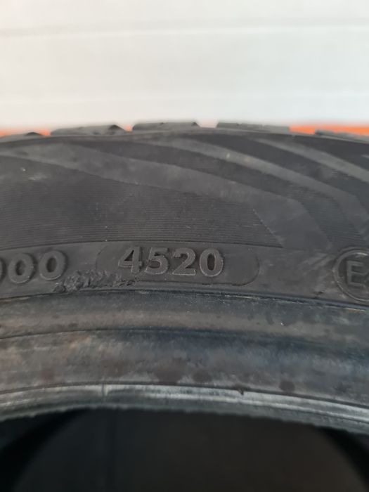 Всесезонни гуми 2 броя VREDESTEIN QutracPro 235 40 R19 дот 4520