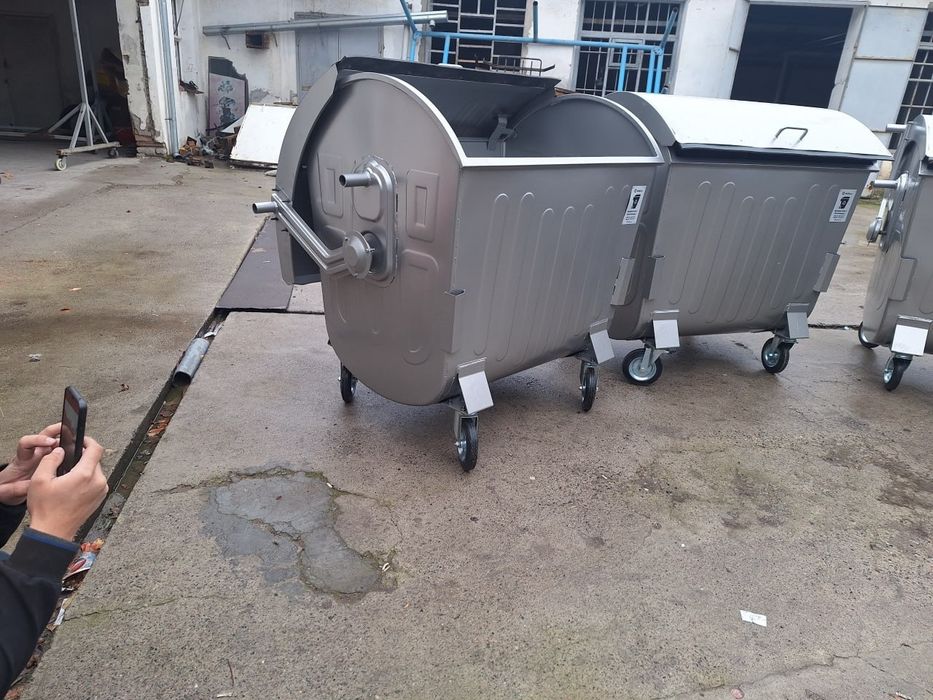 Мусорный контейнер метал