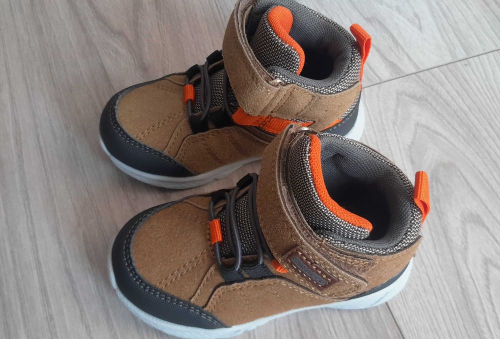 Чисто нови детски боти и ботушки