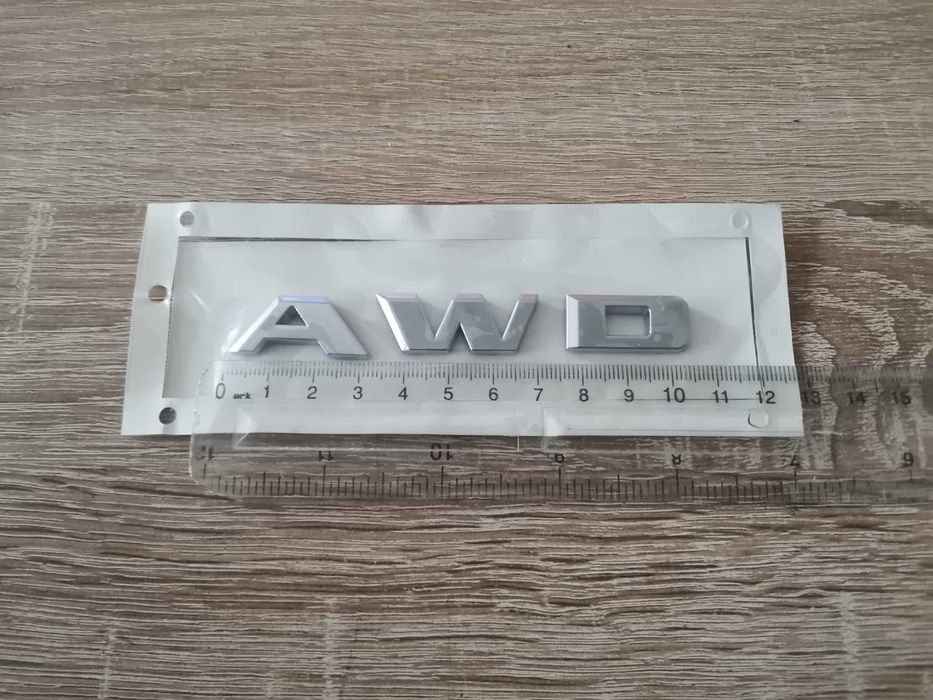 сребристо лого Cadillac AWD
