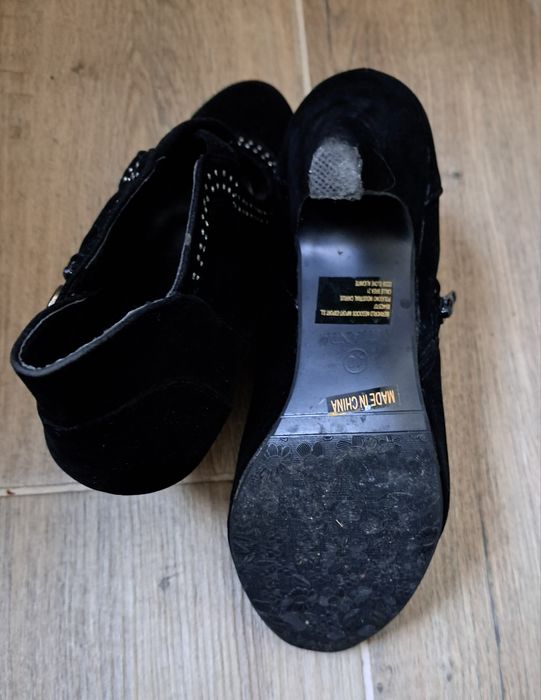 Велурени  черни боти