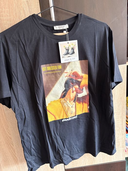 Тениска с камъни в размер Л