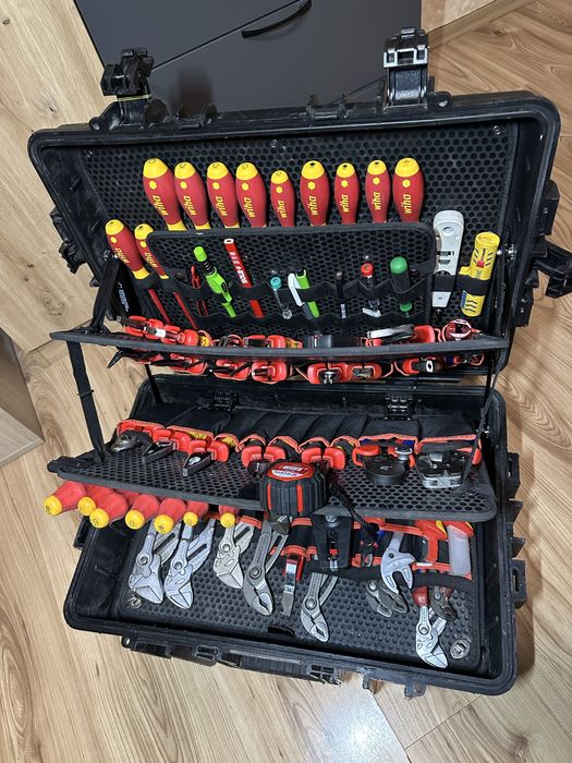 Knipex Robust 45 куфар с инструменти
