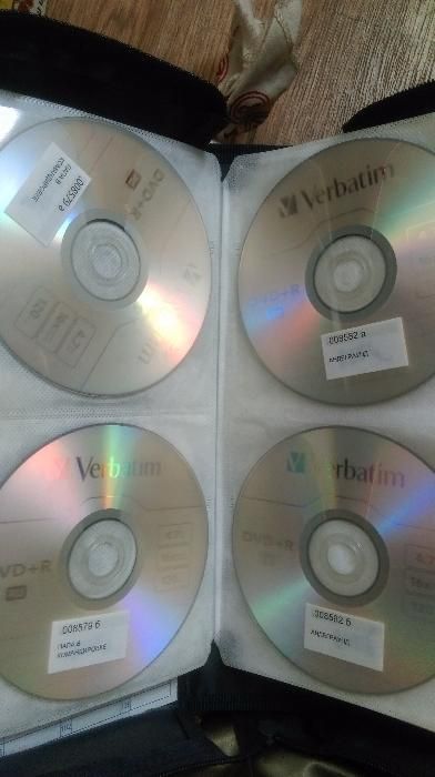 Чехол для дисков с дисками в подарок