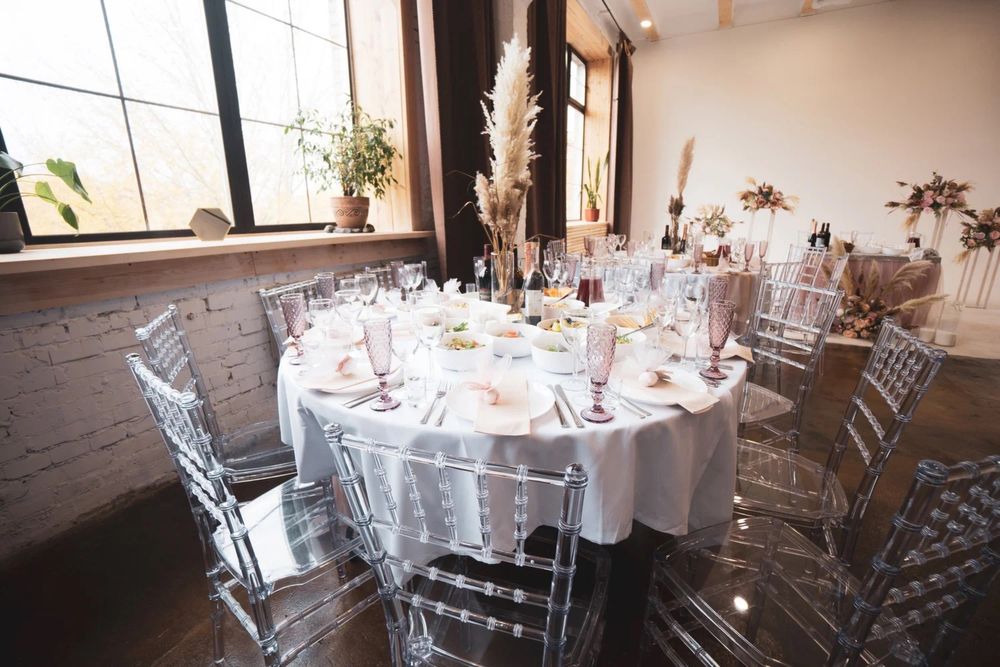 Аренда хрустальных стульев