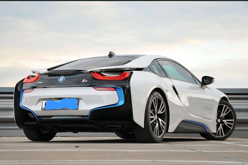 Bmw i8-Plug in Hibrid 374 Cp  Variante