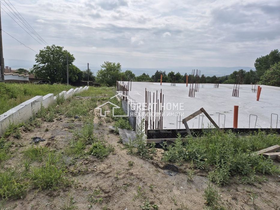 с. Момино!!! Уникална гледка и локация!!! Равен парцел с проект за къ