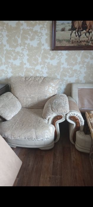 Продам мебель диван с креслами
