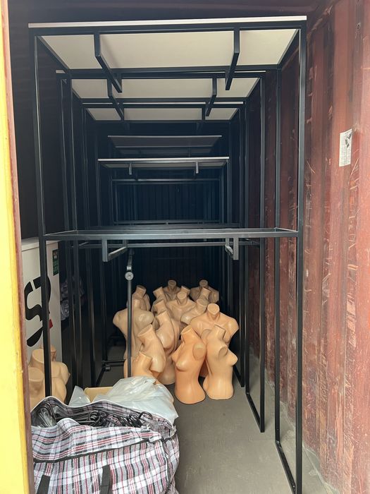 Стеллажи и ресепшн, вешалки