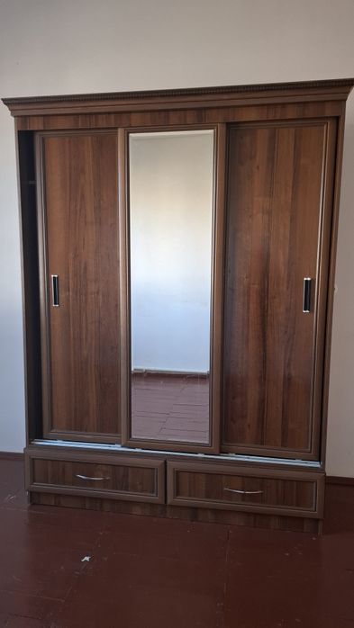 Шкаф сатылады таза жагыдай жаксы