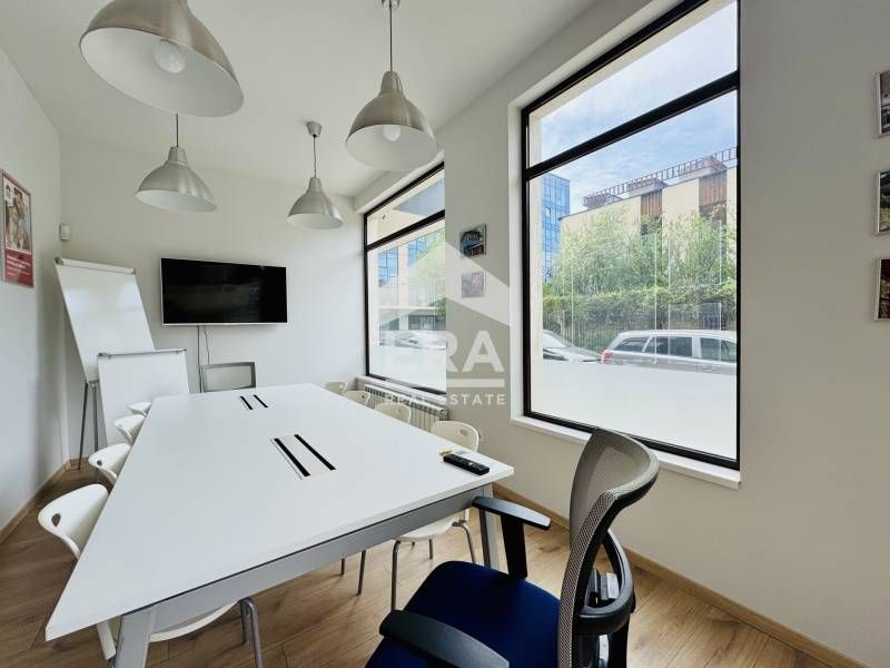 Модерен и напълно оборудван офис под наем в кв. Полигона