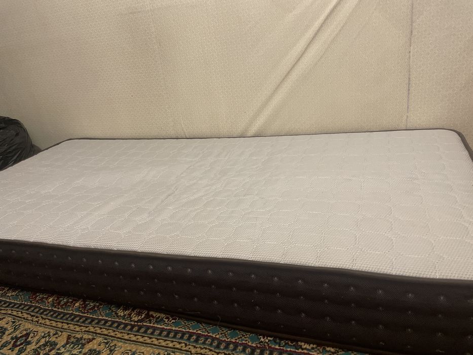 Кровать разбирается и собирается